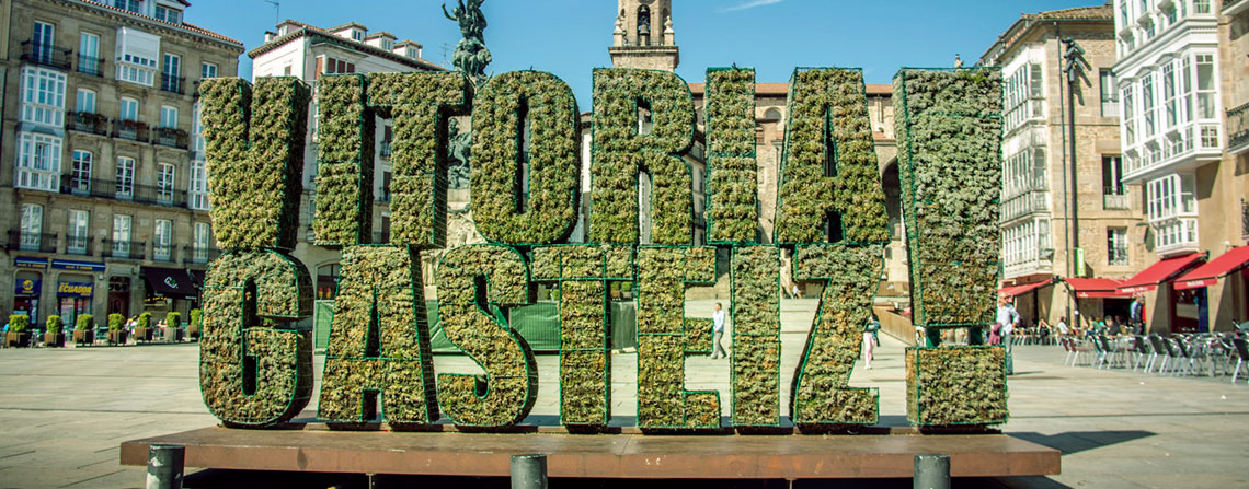 escultura hierba vitoria-gasteiz